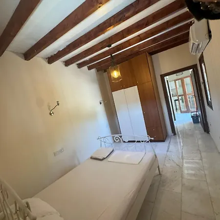 Charming Cyprus Getaway In Pfos - Garden View House Casa vacanze *
