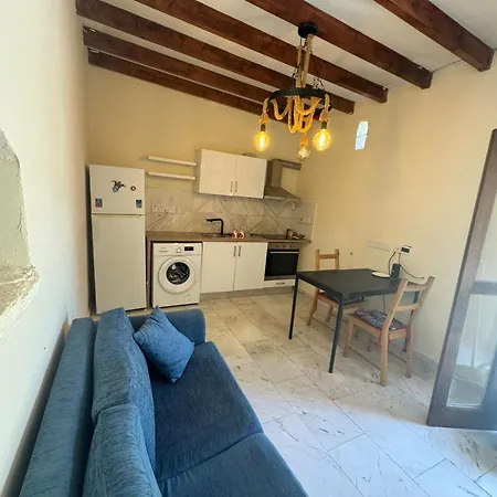 Charming Cyprus Getaway In Pfos - Garden View House Paphos
