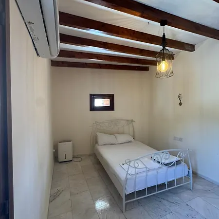 Charming Cyprus Getaway In Pfos - Garden View House Tatil Evi *