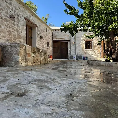 Charming Cyprus Getaway In Pfos - Garden View House Tatil Evi *