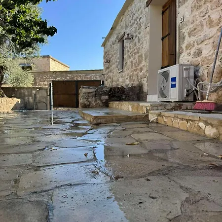 Charming Cyprus Getaway In Pfos - Garden View House * Marathounta