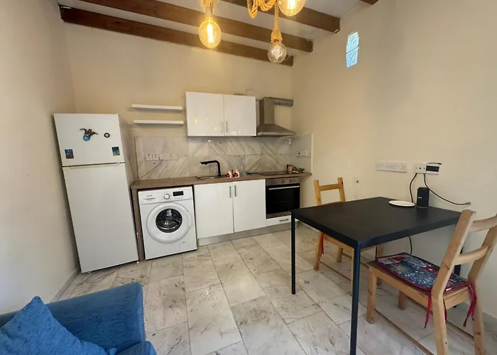 Charming Cyprus Getaway In Pfos - Garden View House 別荘 *