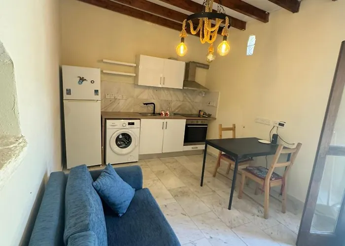 Charming Cyprus Getaway In Pfos - Garden View House Paphos