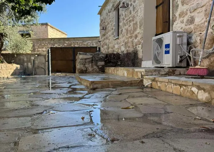 Charming Cyprus Getaway In Pfos - Garden View House * Paphos