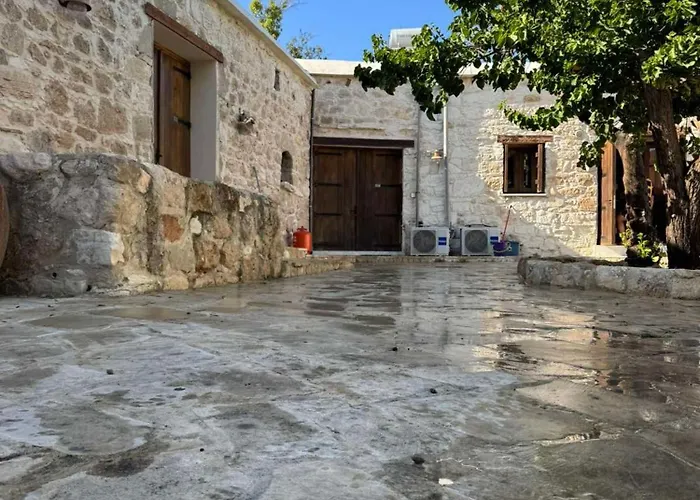 Charming Cyprus Getaway In Pfos - Garden View House Semesterbostad *